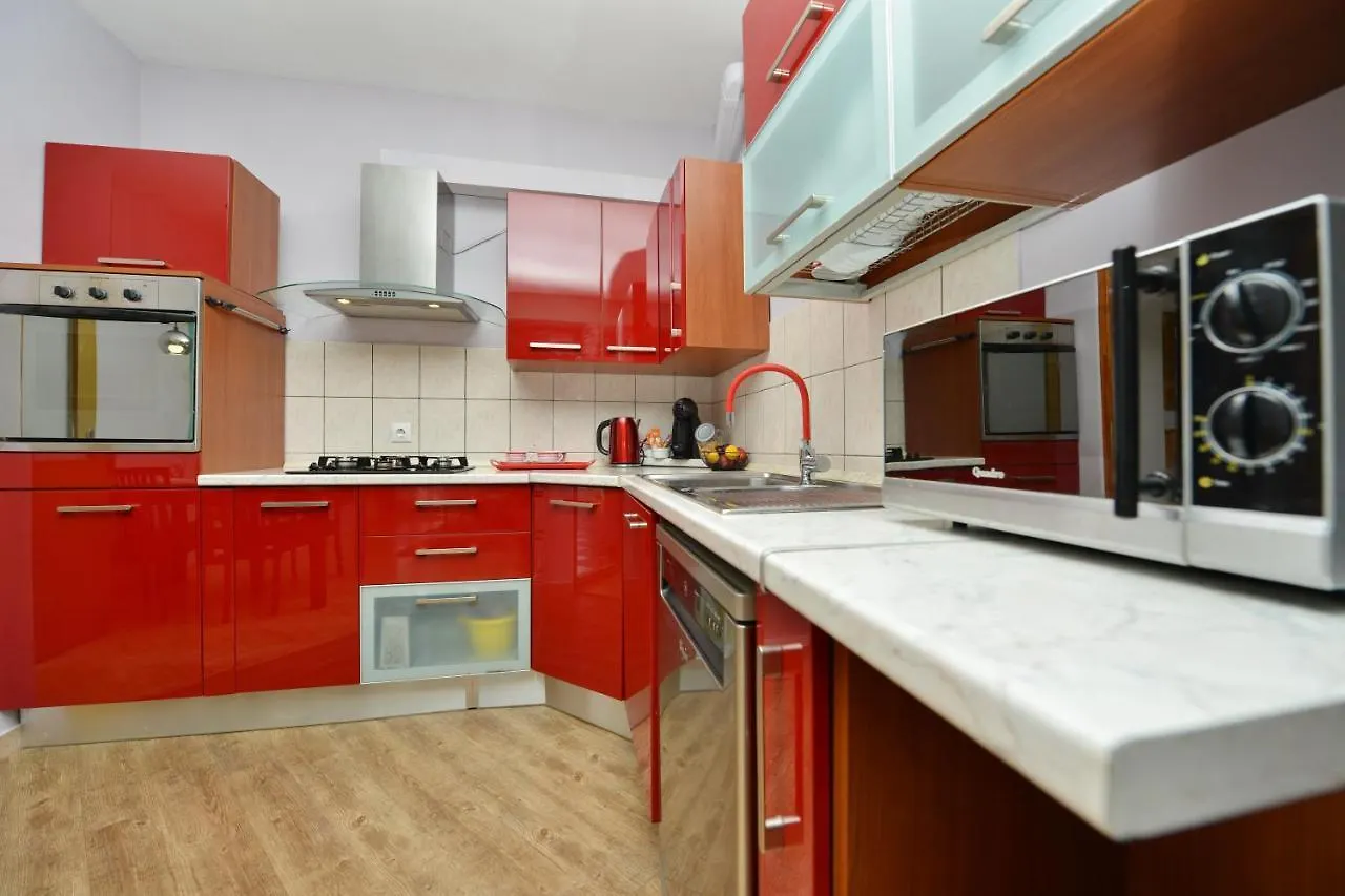 Beautiful 1-Bed Apartment Kristijan زادار