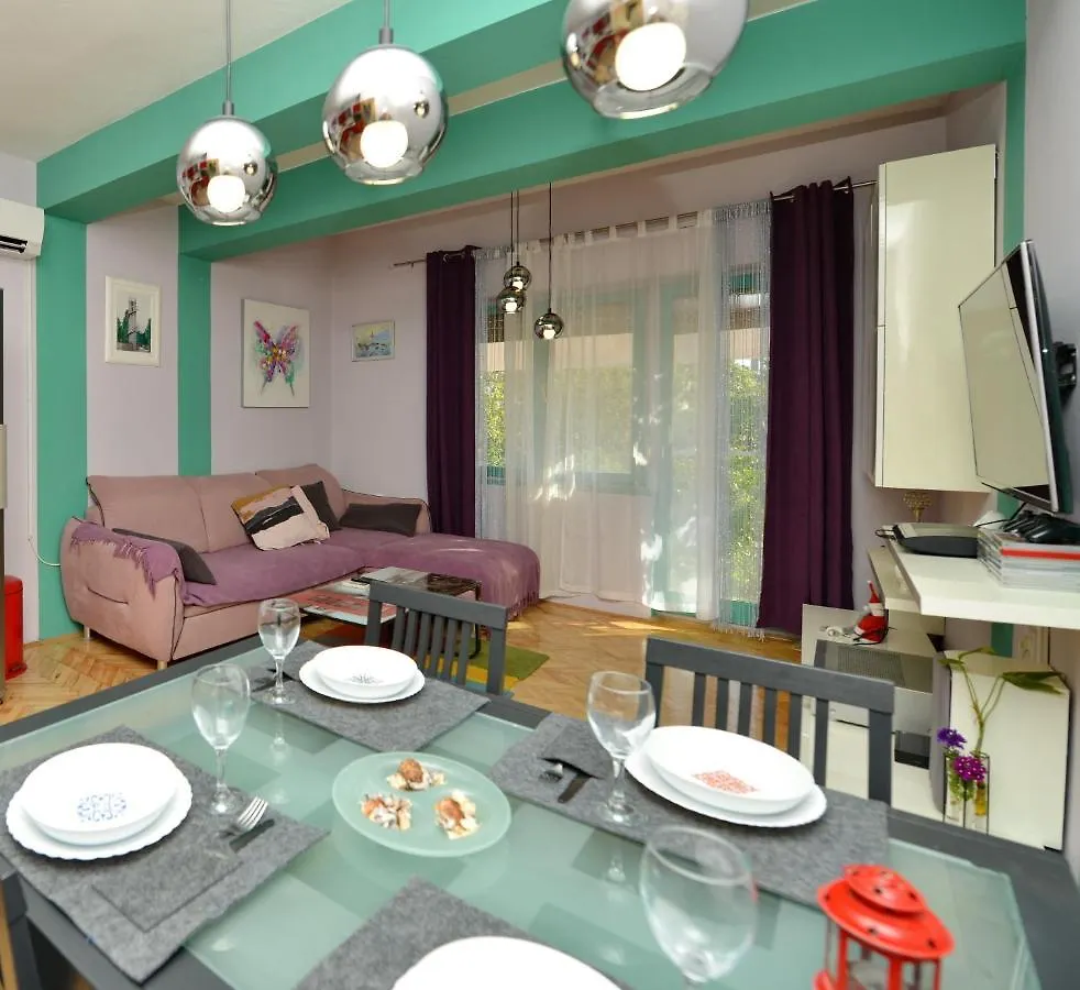 Beautiful 1-Bed Apartment Kristijan زادار