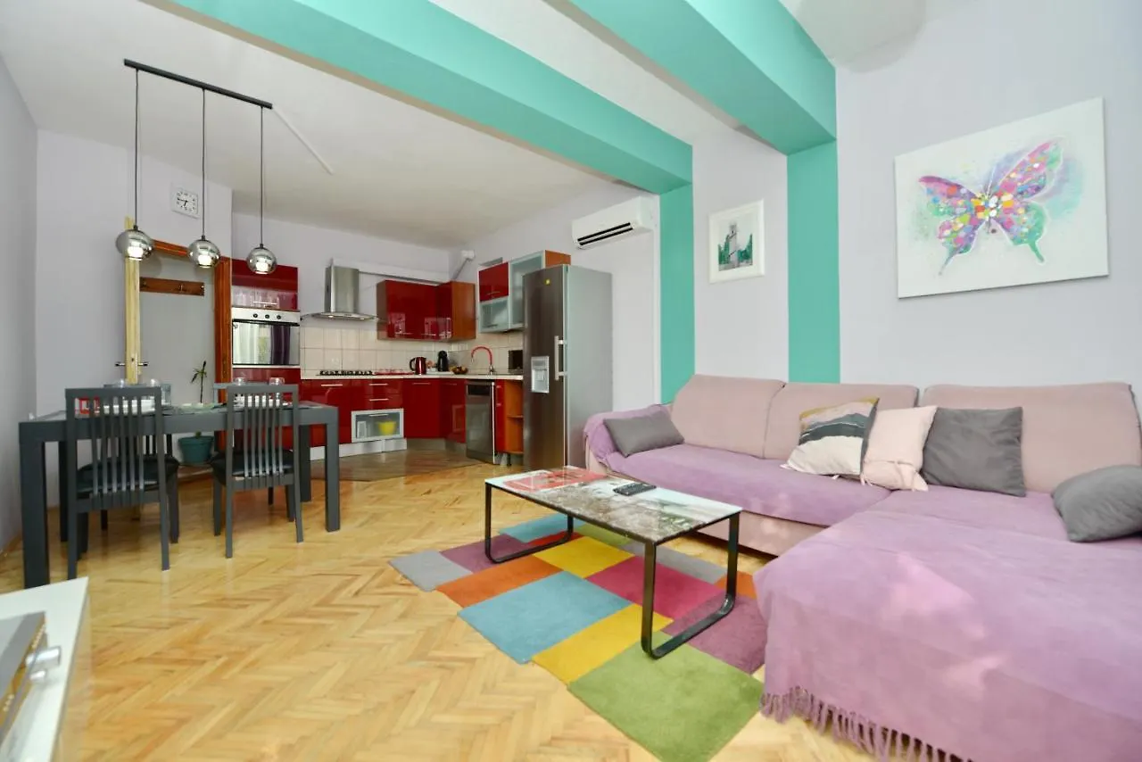 Beautiful 1-Bed Apartment Kristijan زادار
