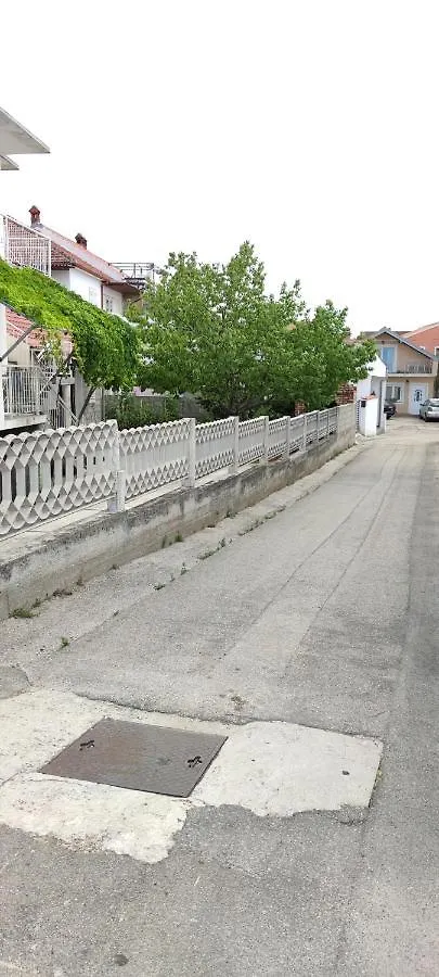 Beautiful 1-Bed Apartment Kristijan زادار